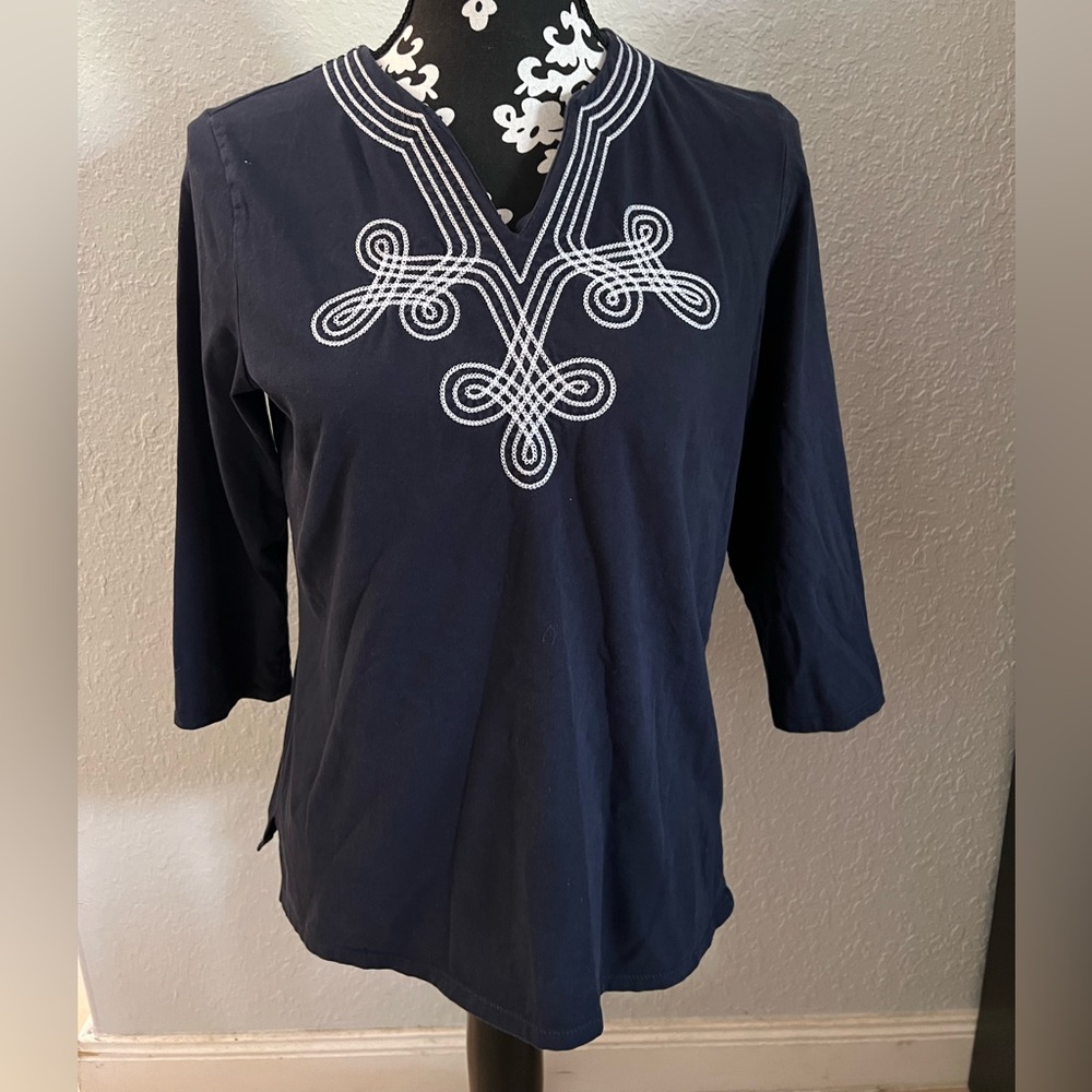 Talbots embroidered navy/white top